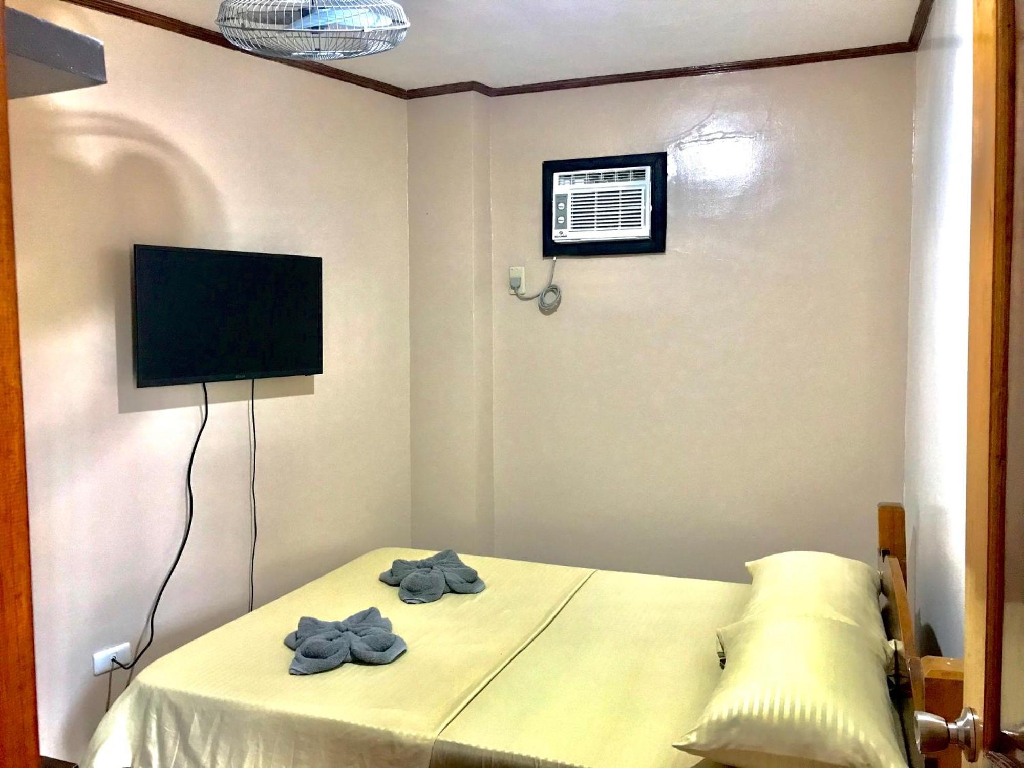 Badladz Staycation Condos Puerto Galera Exteriör bild