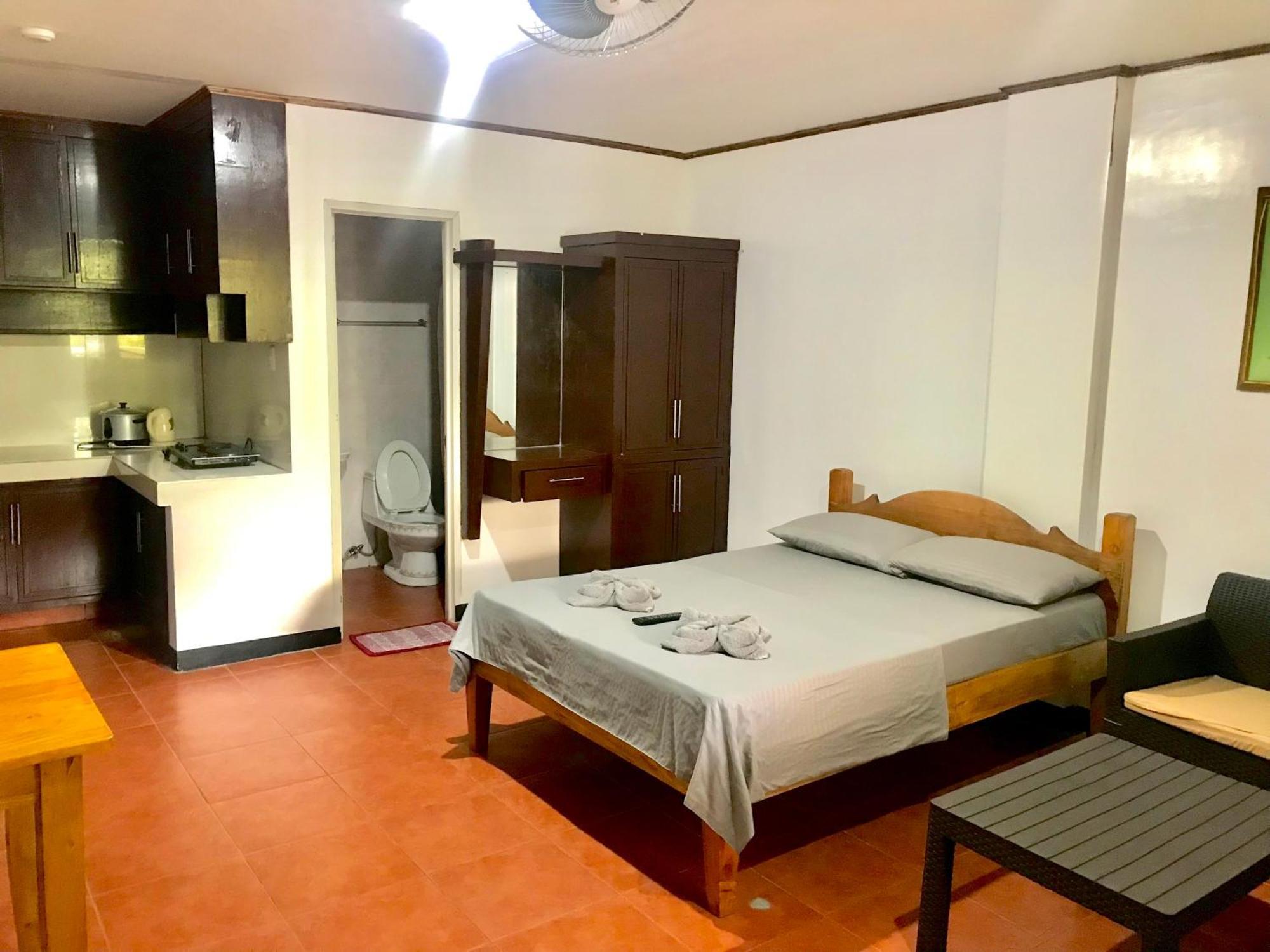 Badladz Staycation Condos Puerto Galera Exteriör bild