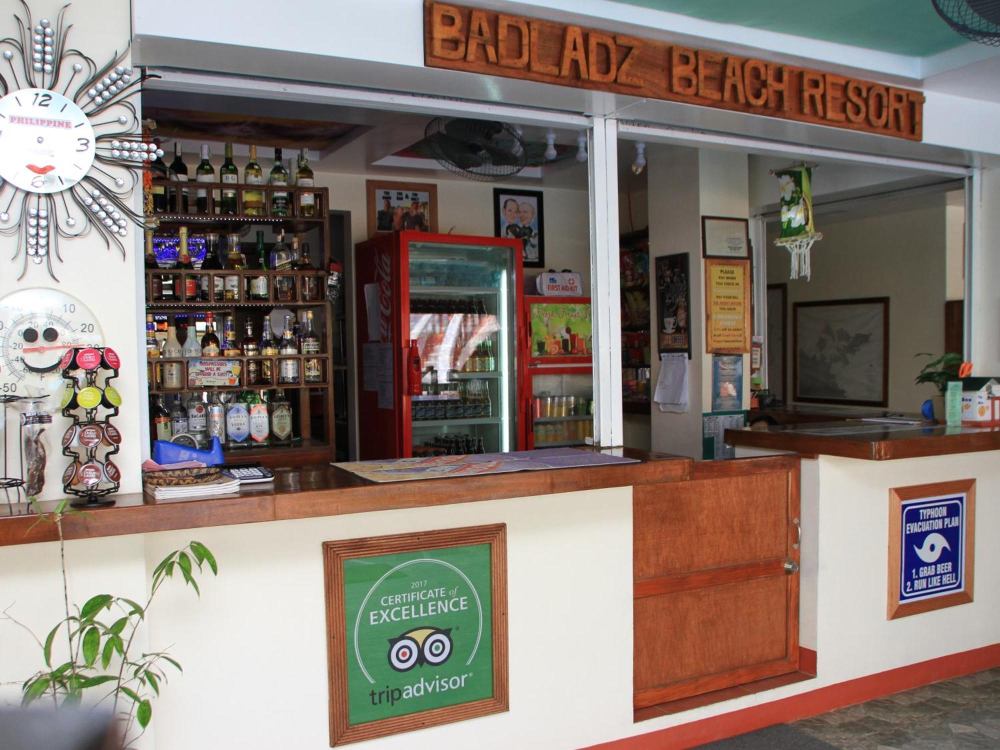 Badladz Staycation Condos Puerto Galera Exteriör bild