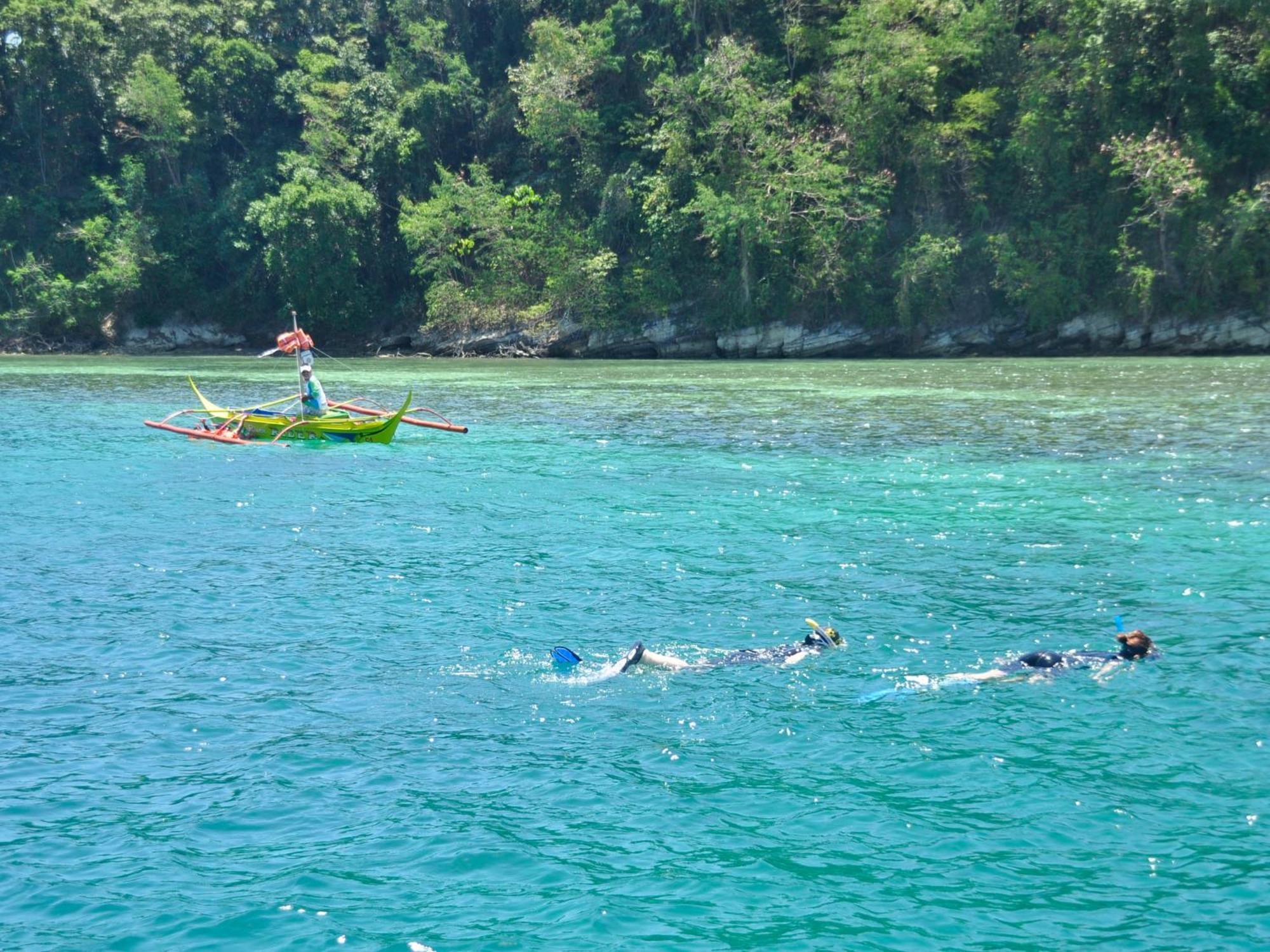Badladz Staycation Condos Puerto Galera Exteriör bild